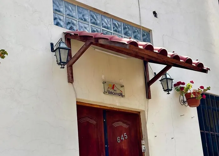 Big Vacation Hostel *